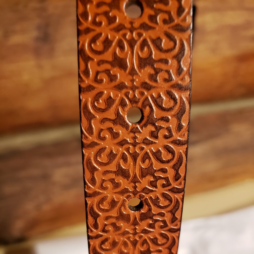 "Woolrich" NWT, fancy tooled belt - Picture 2 of 6
